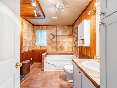 Salle de bains - 19 Rue Des Érables, Sainte-Catherine-De-Hatley, QC - Indoor Photo Showing Bathroom