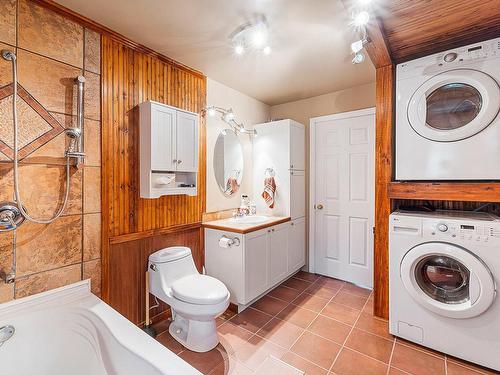 Salle de lavage - 19 Rue Des Érables, Sainte-Catherine-De-Hatley, QC - Indoor Photo Showing Laundry Room