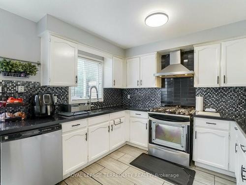 6687 Bansbridge Cres, Mississauga, ON - Indoor Photo Showing Kitchen