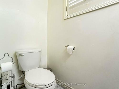 6687 Bansbridge Cres, Mississauga, ON - Indoor Photo Showing Bathroom