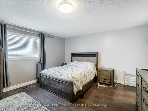 6687 Bansbridge Cres, Mississauga, ON - Indoor Photo Showing Bedroom