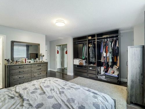 6687 Bansbridge Cres, Mississauga, ON - Indoor Photo Showing Bedroom