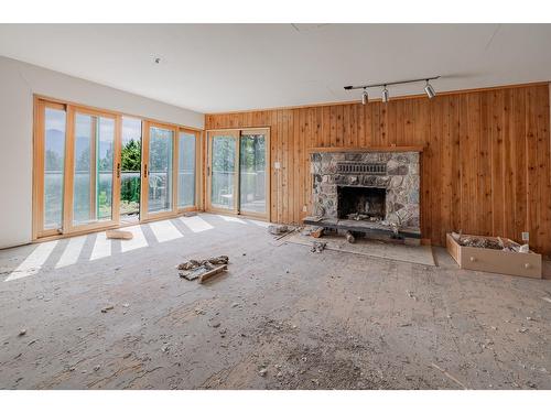 1725 13Th Avenue, Invermere, BC - Indoor With Fireplace