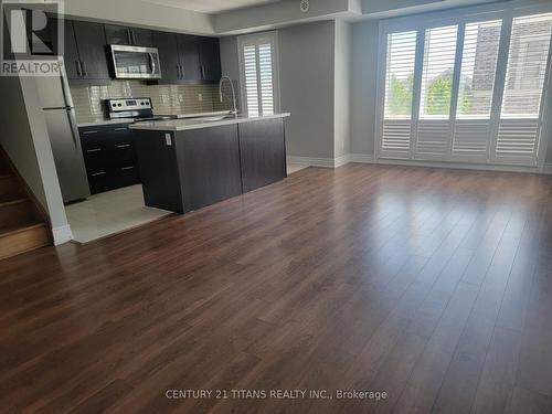 720 - 60 Dunsheath Way, Markham, ON - Indoor Photo Showing Kitchen With Upgraded Kitchen