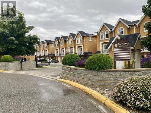 456 Mcphee Street Unit# 122, Kelowna, BC - Outdoor With Facade