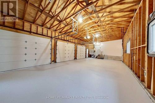 14422 Bramalea Road E, Caledon, ON - Indoor Photo Showing Garage