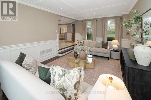 1684 Bough Beeches Boulevard, Mississauga, ON - Indoor Photo Showing Living Room
