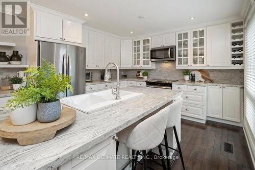 1684 Bough Beeches Boulevard, Mississauga, ON - Indoor Photo Showing Kitchen With Upgraded Kitchen