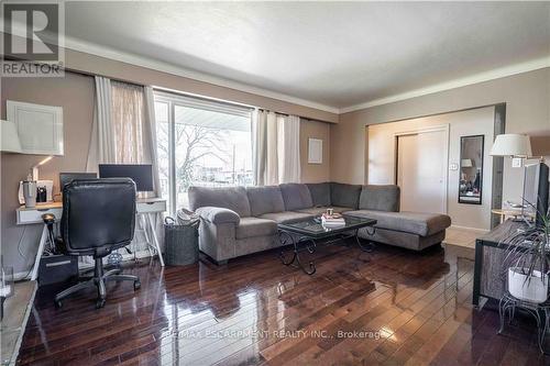 4 Warkdale Drive, St. Catharines, ON - Indoor Photo Showing Living Room
