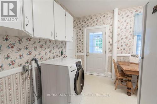 44 East 9Th Street, Hamilton, ON - Indoor Photo Showing Laundry Room