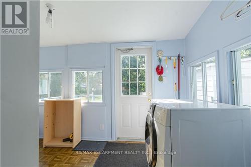 44 East 9Th Street, Hamilton, ON - Indoor Photo Showing Laundry Room