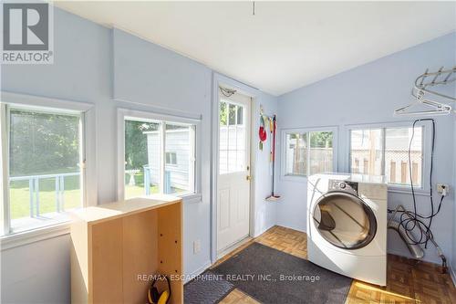 44 East 9Th Street, Hamilton, ON - Indoor Photo Showing Laundry Room