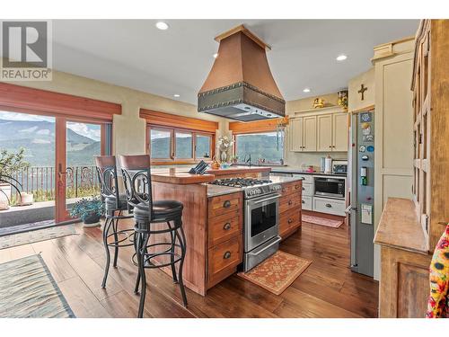 1309 Eagle Ridge Road, Lumby, BC - Indoor Photo Showing Kitchen