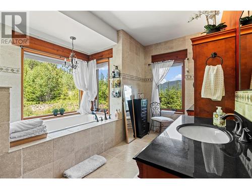 1309 Eagle Ridge Road, Lumby, BC - Indoor Photo Showing Bathroom