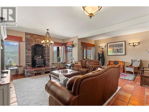 1309 Eagle Ridge Road, Lumby, BC - Indoor Photo Showing Living Room With Fireplace