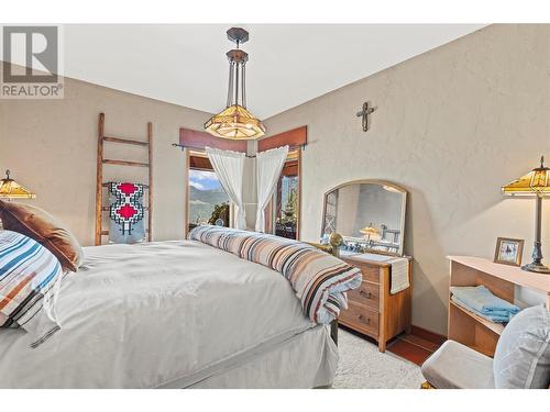 1309 Eagle Ridge Road, Lumby, BC - Indoor Photo Showing Bedroom