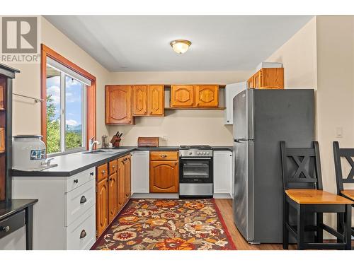 1309 Eagle Ridge Road, Lumby, BC - Indoor Photo Showing Kitchen