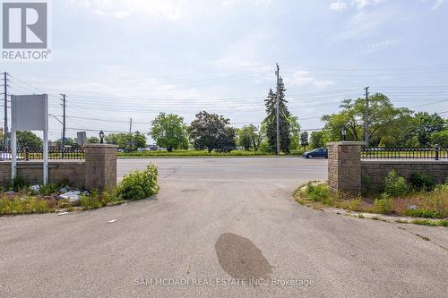 2477 Queensway Drive, Burlington, ON 