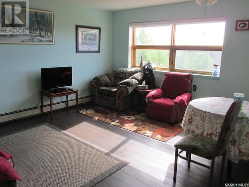 312 102 Manor Drive, Nipawin, SK - Indoor Photo Showing Living Room