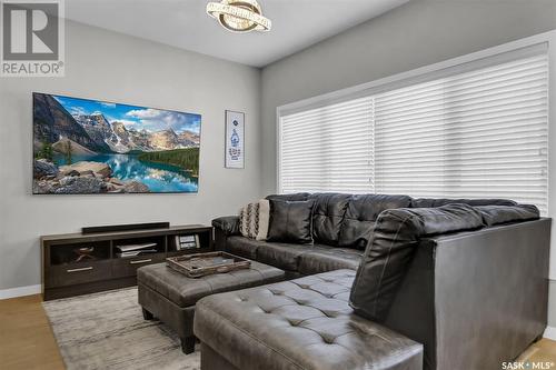 3919 James Hill Road, Regina, SK - Indoor Photo Showing Living Room