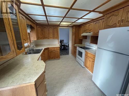 722 Portage Avenue, Wadena, SK - Indoor Photo Showing Kitchen With Double Sink