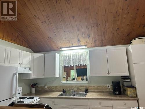 711 Waskos Drive, Lac La Ronge, SK - Indoor Photo Showing Kitchen With Double Sink