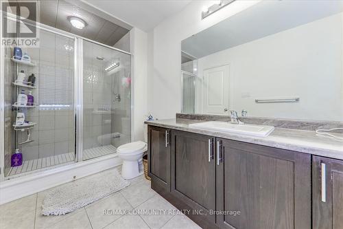 39 Cryderman Lane, Clarington, ON - Indoor Photo Showing Bathroom