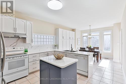 40 Kingmount Crescent, Richmond Hill, ON - Indoor Photo Showing Kitchen With Double Sink