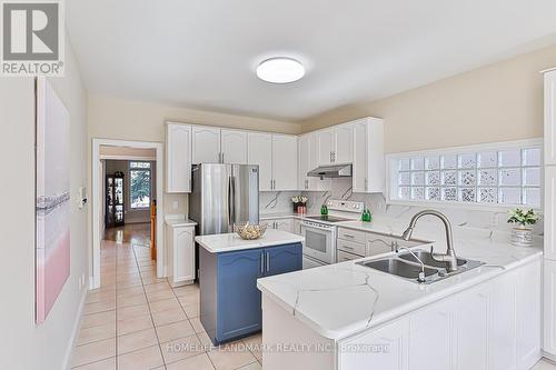 40 Kingmount Crescent, Richmond Hill, ON - Indoor Photo Showing Kitchen With Stainless Steel Kitchen With Double Sink