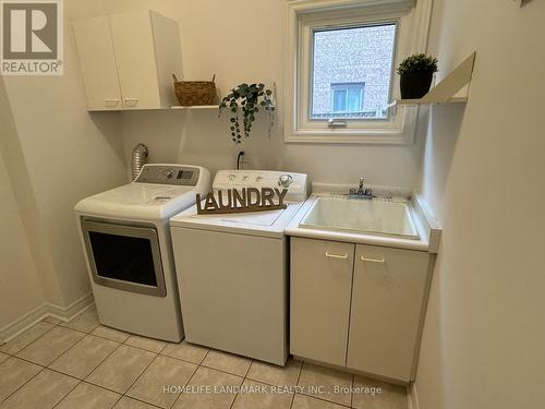 42 Bretton Circle, Markham, ON - Indoor Photo Showing Laundry Room