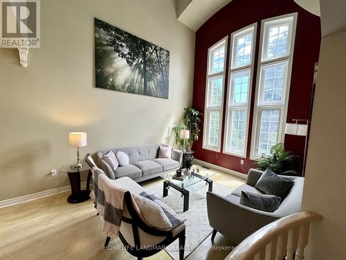 42 Bretton Circle, Markham, ON - Indoor Photo Showing Living Room