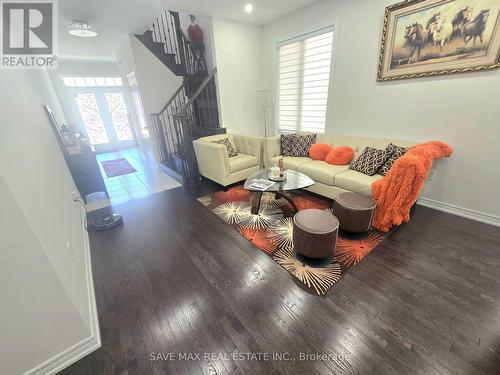 5 George Gray Drive, Brampton, ON - Indoor Photo Showing Living Room