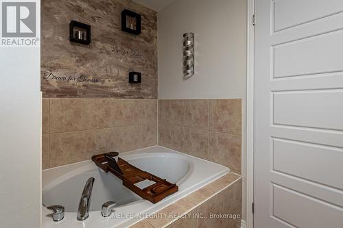 4 Silverbell Court, Brampton, ON - Indoor Photo Showing Bathroom