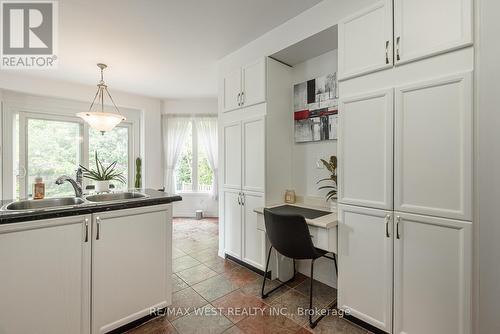 34 Karen Court, Brampton, ON - Indoor Photo Showing Kitchen With Double Sink