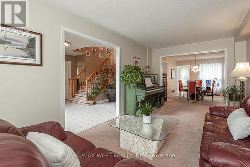 34 Karen Court, Brampton, ON - Indoor Photo Showing Living Room