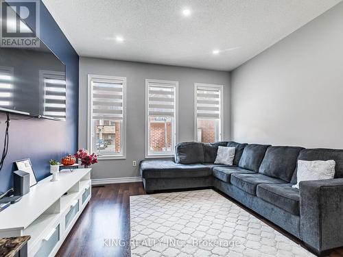 40 Saint Dennis Road, Brampton, ON - Indoor Photo Showing Living Room