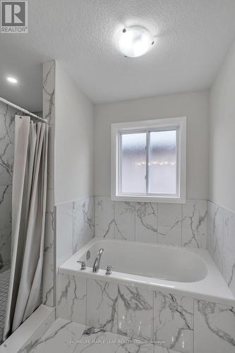 3007 Doyle Drive, London, ON - Indoor Photo Showing Bathroom