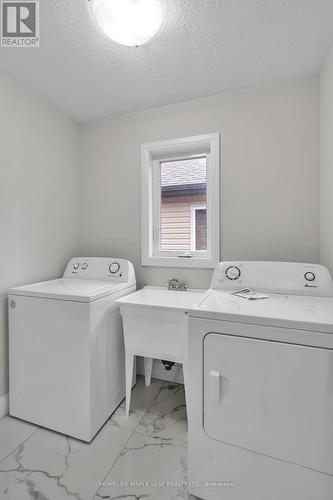 3007 Doyle Drive, London, ON - Indoor Photo Showing Laundry Room