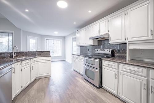 586 Canboro Road, Fenwick, ON - Indoor Photo Showing Kitchen