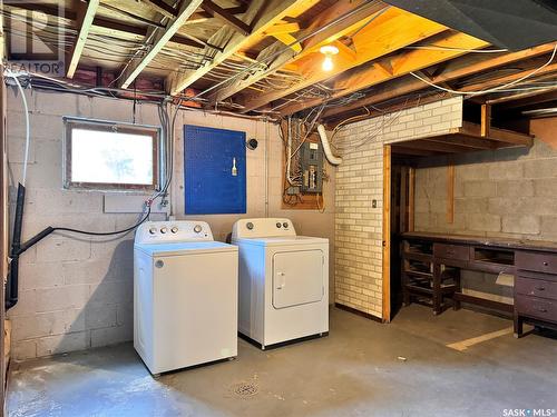 305-307 Armour Drive, Foam Lake, SK - Indoor Photo Showing Laundry Room