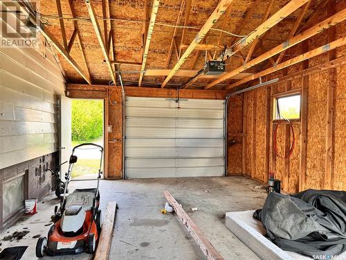 305-307 Armour Drive, Foam Lake, SK - Indoor Photo Showing Garage