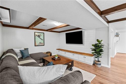 468 Mount Albion Road, Hamilton, ON - Indoor Photo Showing Living Room