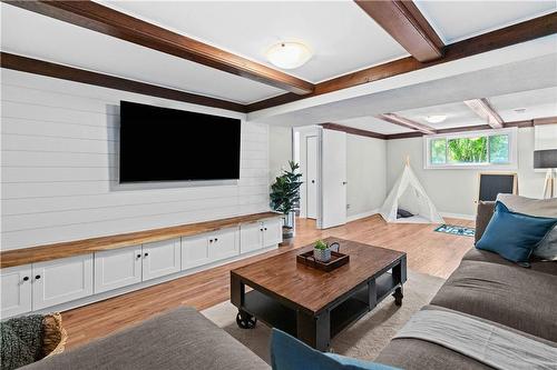 468 Mount Albion Road, Hamilton, ON - Indoor Photo Showing Living Room