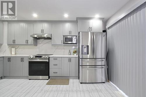 4 Adam Street, Brampton, ON - Indoor Photo Showing Kitchen With Upgraded Kitchen