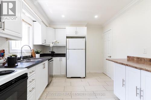 6330 Martel Court, Mississauga, ON - Indoor Photo Showing Kitchen With Double Sink