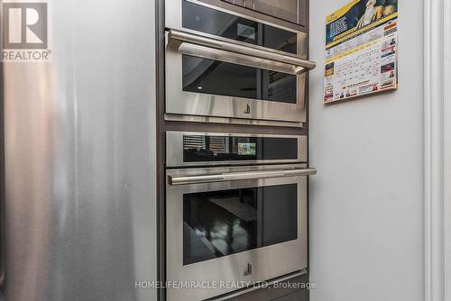 15 Bachelor Street, Brampton, ON - Indoor Photo Showing Kitchen
