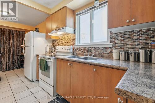 3094 Redbank Crescent, Mississauga, ON - Indoor Photo Showing Kitchen With Double Sink