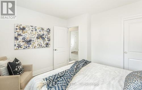 7021 Whitman Avenue, Niagara Falls, ON - Indoor Photo Showing Bedroom