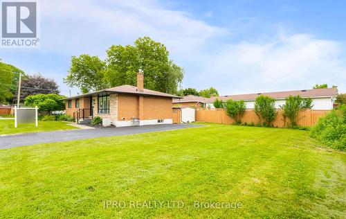 7021 Whitman Avenue, Niagara Falls, ON - Outdoor