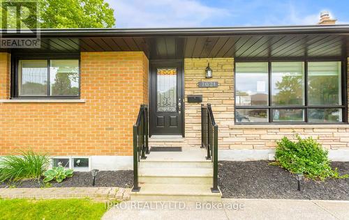 7021 Whitman Avenue, Niagara Falls, ON - Outdoor With Exterior